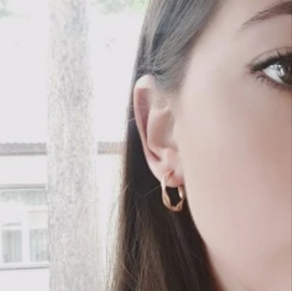 Women’s Elegant Gold Round Pierced Hoop Earrings - Picture 3 of 4